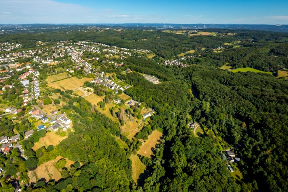 Witten aus der Vogelperspektive: Von Wald umgebene Ortsansicht im Ortsteil Borbach in Witten im Bundesland Nordrhein-Westfalen, Deutschland