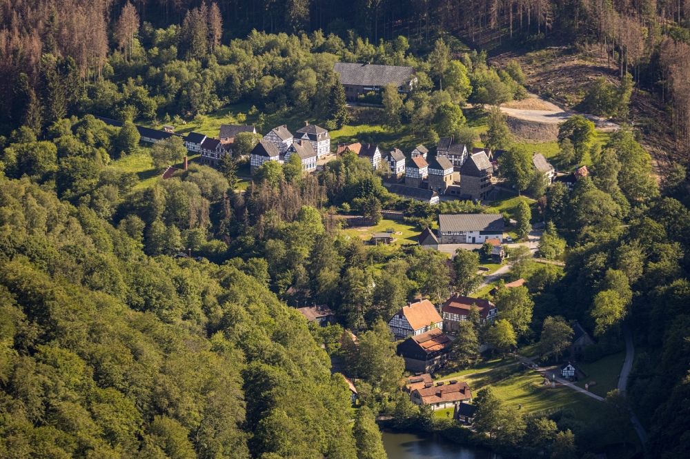 Hagen von oben - Von Wald umgebene Ortsansicht im Ortsteil Dahl in Hagen im Bundesland Nordrhein-Westfalen, Deutschland