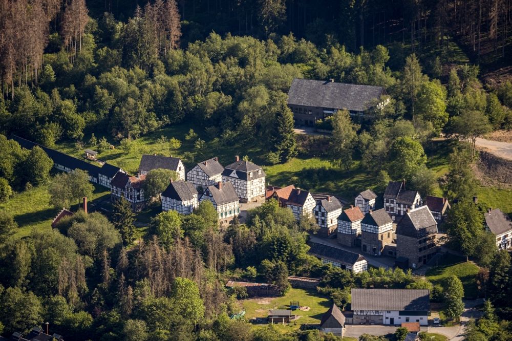 Luftbild Hagen - Von Wald umgebene Ortsansicht im Ortsteil Dahl in Hagen im Bundesland Nordrhein-Westfalen, Deutschland