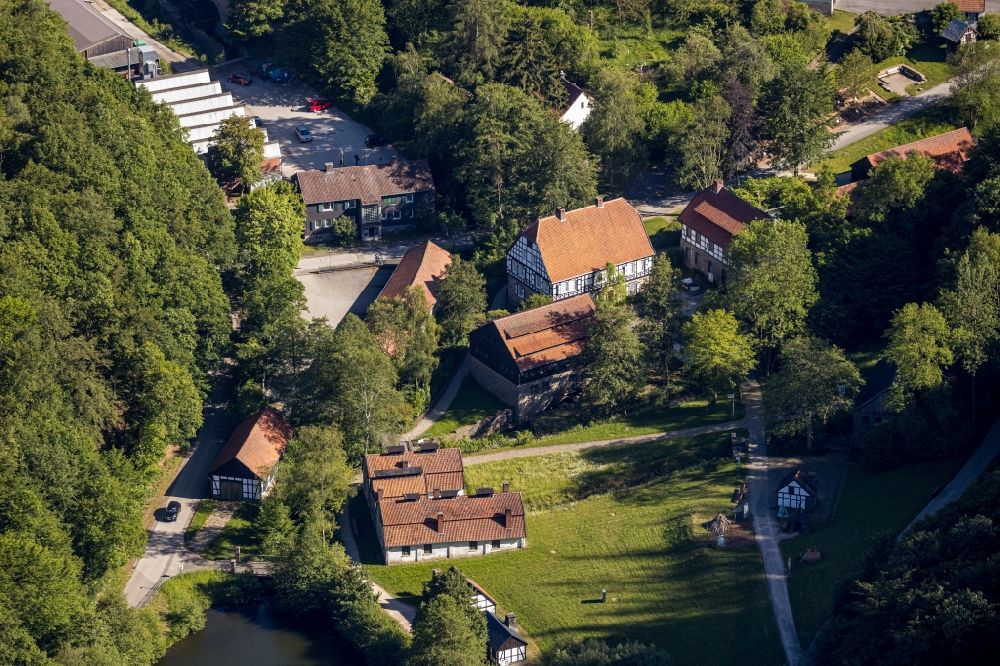 Luftaufnahme Hagen - Von Wald umgebene Ortsansicht im Ortsteil Dahl in Hagen im Bundesland Nordrhein-Westfalen, Deutschland
