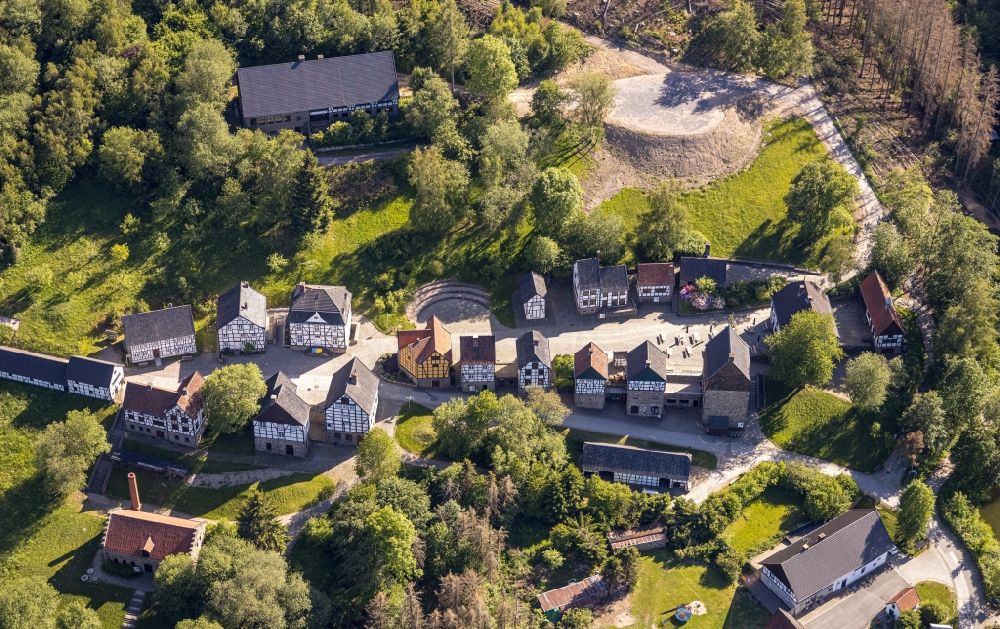 Luftaufnahme Hagen - Von Wald umgebene Ortsansicht im Ortsteil Dahl in Hagen im Bundesland Nordrhein-Westfalen, Deutschland
