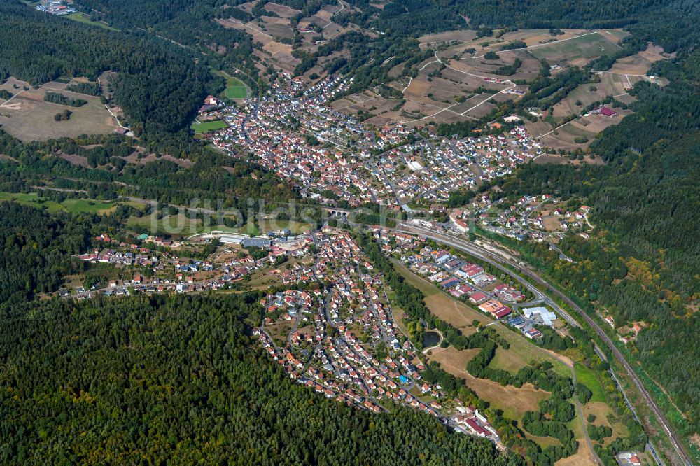 Luftbild Partenstein - Von Wald umgebene Ortsansicht in Partenstein im Bundesland Bayern, Deutschland