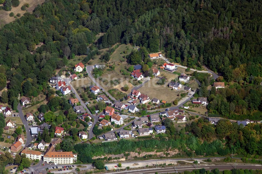 Partenstein von oben - Von Wald umgebene Ortsansicht in Partenstein im Bundesland Bayern, Deutschland