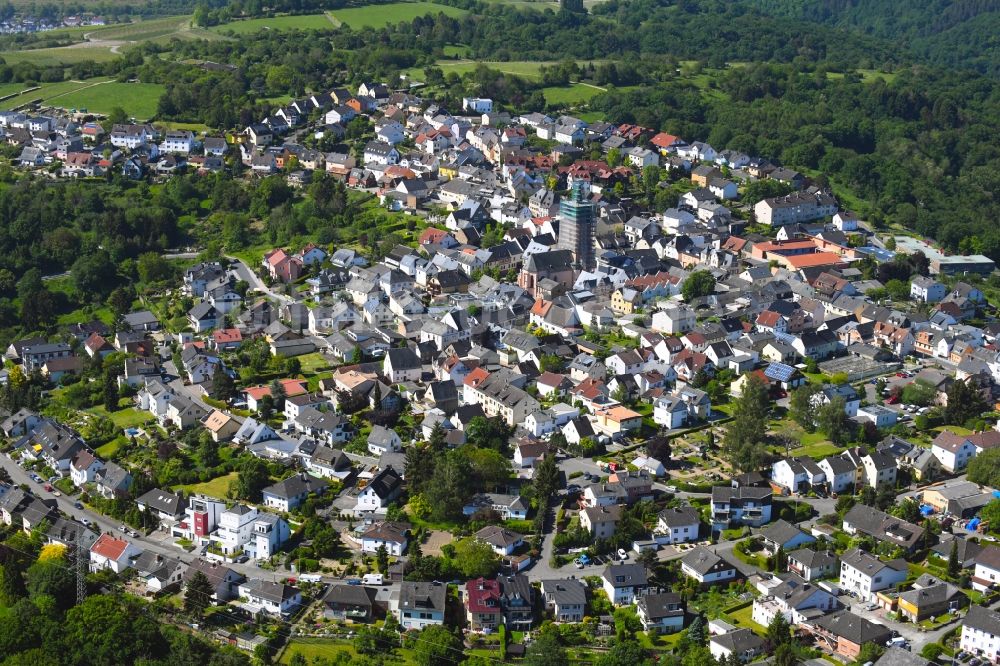Luftaufnahme Rauenthal - Von Wald umgebene Ortsansicht in Rauenthal im Bundesland Hessen, Deutschland