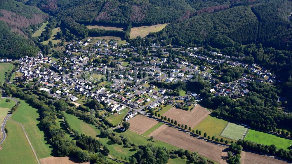 Luftaufnahme Roßbach - Von Wald umgebene Ortsansicht in Roßbach im Bundesland Rheinland-Pfalz, Deutschland