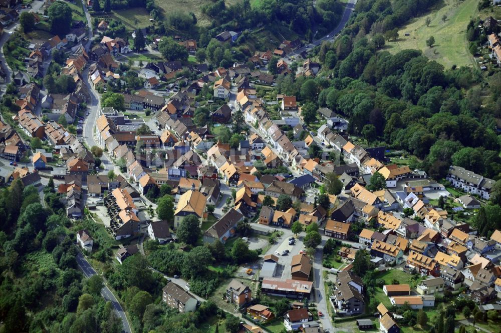 Luftaufnahme Sankt Andreasberg - Von Wald umgebene Ortsansicht in Sankt Andreasberg im Bundesland Niedersachsen, Deutschland