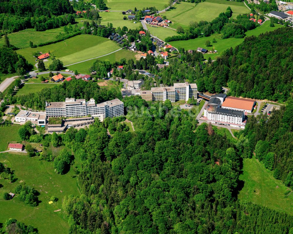 Solla von oben - Von Wald umgebene Ortsansicht in Solla im Bundesland Bayern, Deutschland
