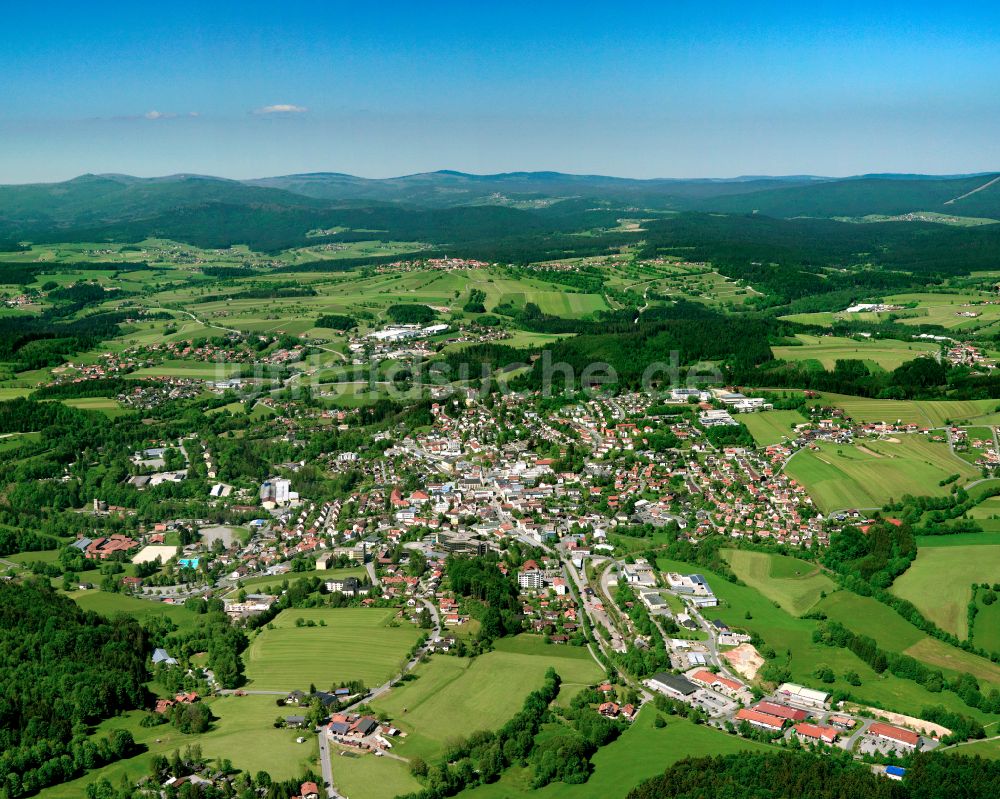 Solla aus der Vogelperspektive: Von Wald umgebene Ortsansicht in Solla im Bundesland Bayern, Deutschland