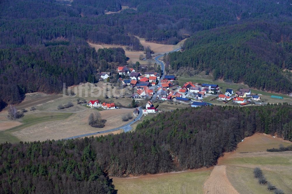Luftaufnahme Stadelhofen - Von Wald umgebene Ortsansicht in Stadelhofen im Bundesland Bayern, Deutschland
