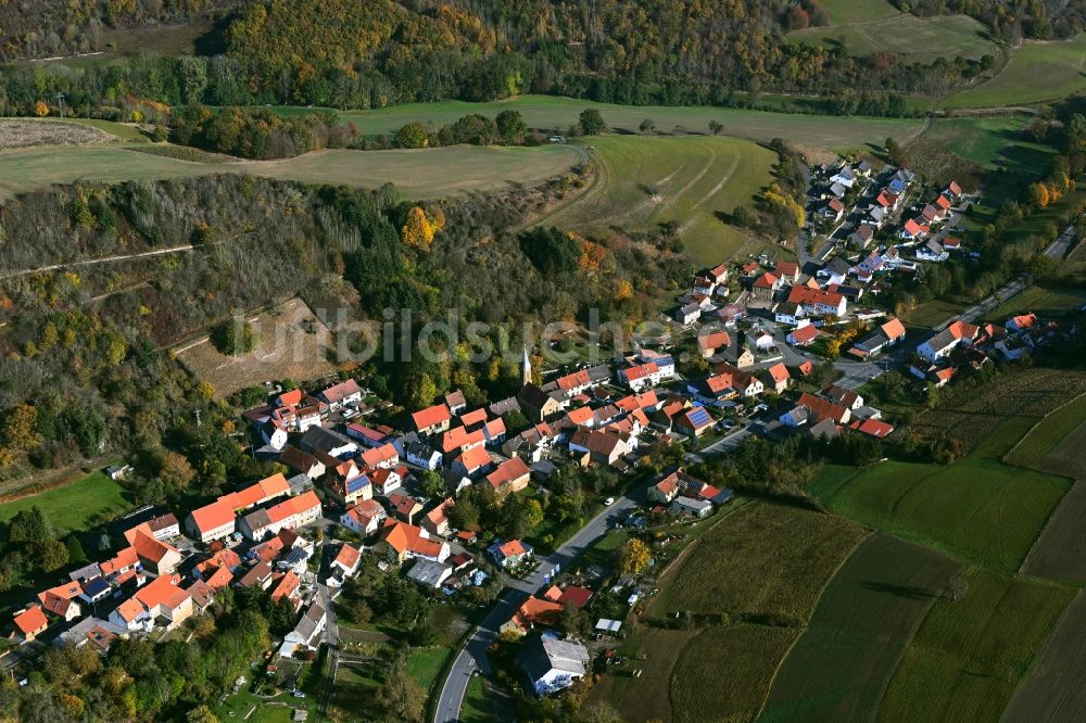 Unkenbach aus der Vogelperspektive: Von Wald umgebene Ortsansicht in Unkenbach im Bundesland Rheinland-Pfalz, Deutschland