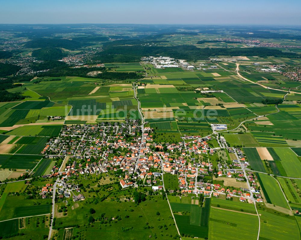 Luftaufnahme Vollmaringen - Von Wald umgebene Ortsansicht in Vollmaringen im Bundesland Baden-Württemberg, Deutschland