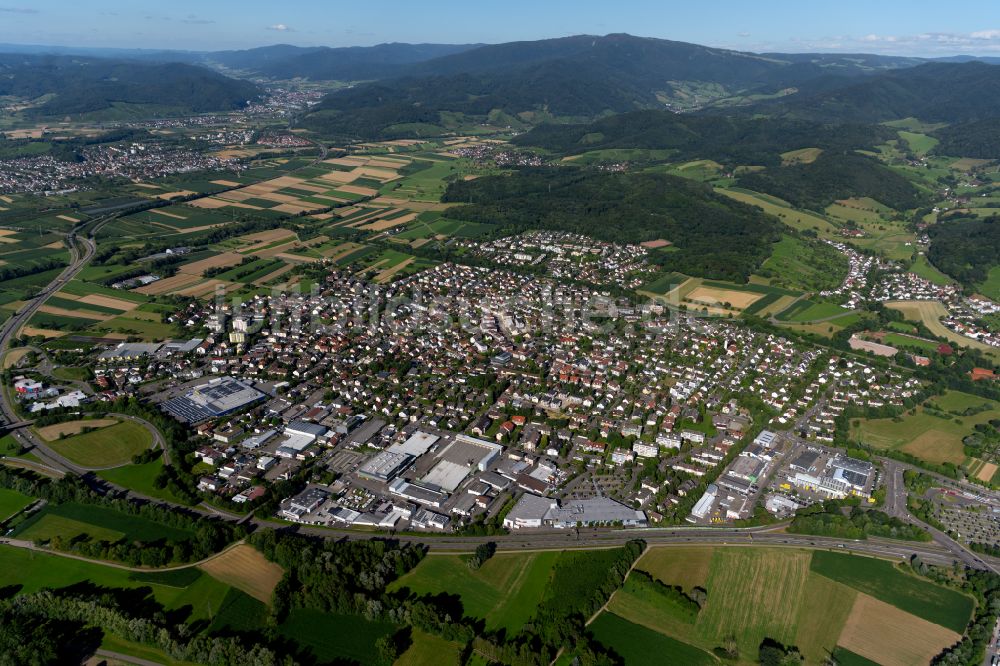 Luftbild Gundelfingen - Von Waldflächen umsäumtes Stadtgebiet in Gundelfingen im Bundesland Baden-Württemberg, Deutschland