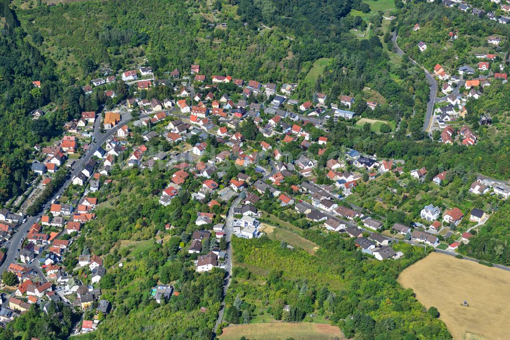 Unterdürrbach von oben - Von Waldflächen umsäumtes Stadtgebiet in Unterdürrbach im Bundesland Bayern, Deutschland