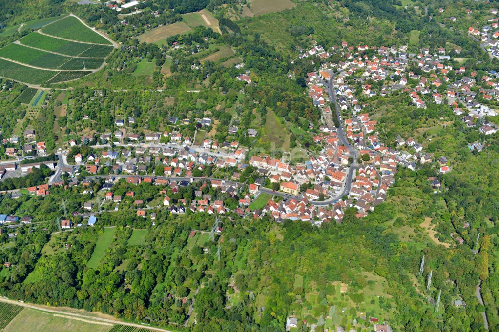 Unterdürrbach aus der Vogelperspektive: Von Waldflächen umsäumtes Stadtgebiet in Unterdürrbach im Bundesland Bayern, Deutschland