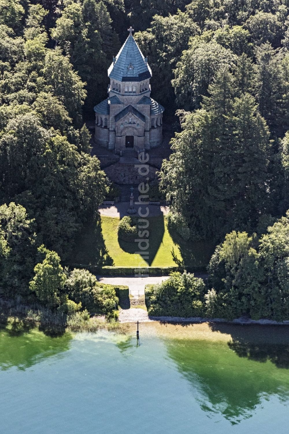 Luftbild Berg - Votivkapelle St. Ludwig in Berg am Starnberger See im Bundesland Bayern