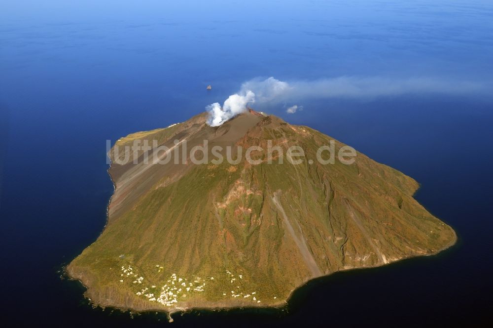 Luftaufnahme Lipari - Vulkan- Insel Stromboli im Tyrrhenischen Meer in der Gemeinde Lipari in der Provinz Messina in Italien