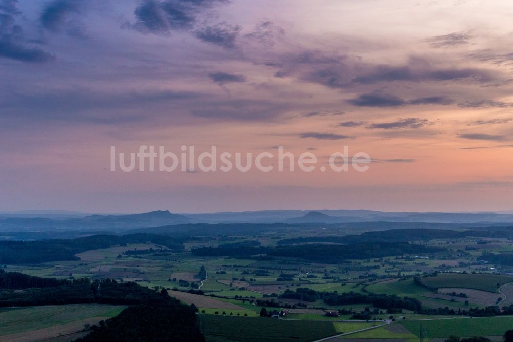 Luftbild Engen - Vulkan-Landschaft des Hegau bei Sonnununtergang in Engen im Bundesland Baden-Württemberg, Deutschland