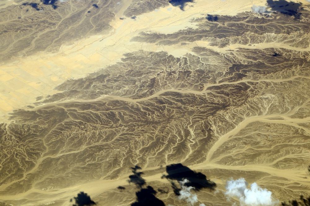 Luftbild Sinai - Wadis und Trockentäler in der Sand- und Wüsten- Landschaft der Arabischen Wüste in Sinai in North Sinai Governorate, Ägypten