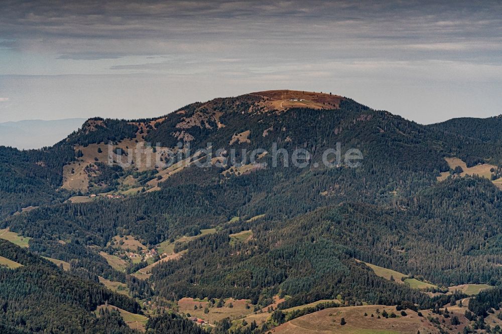 Luftaufnahme Kleines Wiesental - Wald und Berglandschaft Belchen im Schwarzwald in Kleines Wiesental im Bundesland Baden-Württemberg, Deutschland