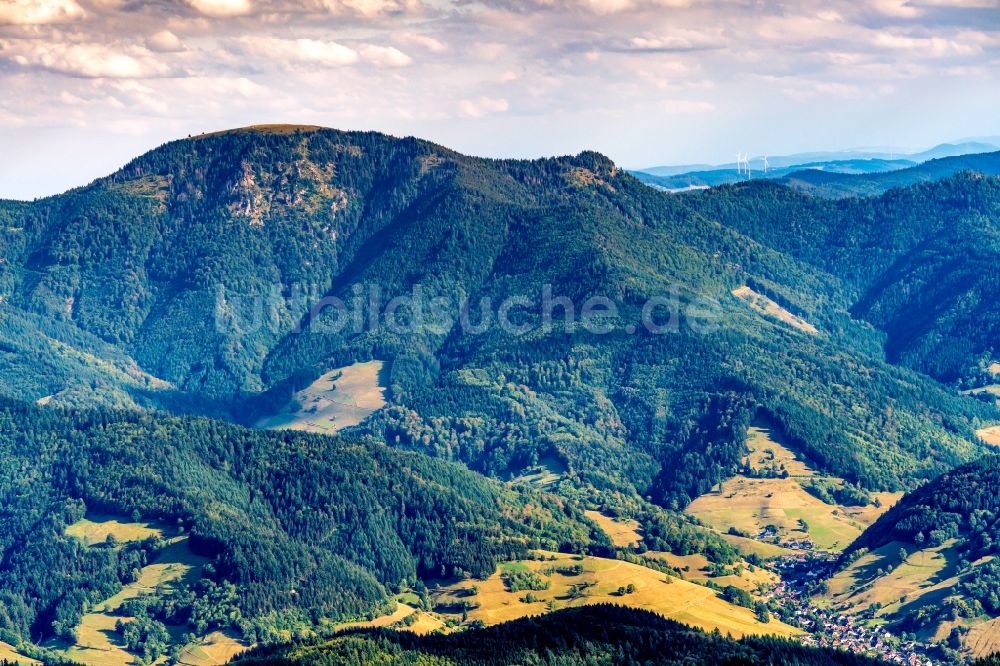 Luftbild Kleines Wiesental - Wald und Berglandschaft Belchen im Südschwarzwald in Kleines Wiesental im Bundesland Baden-Württemberg, Deutschland