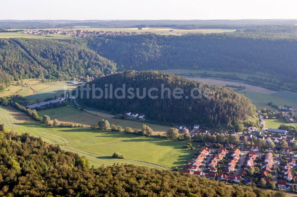 Luftbild Schelklingen - Wald und Berglandschaft des Herz-Jesu-Berg im Ur-Donautal in Schelklingen im Bundesland Baden-Württemberg, Deutschland