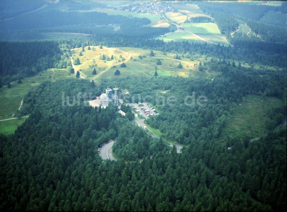Winterberg von oben - Wald und Berglandschaft Kahler Asten in Winterberg im Bundesland Nordrhein-Westfalen, Deutschland
