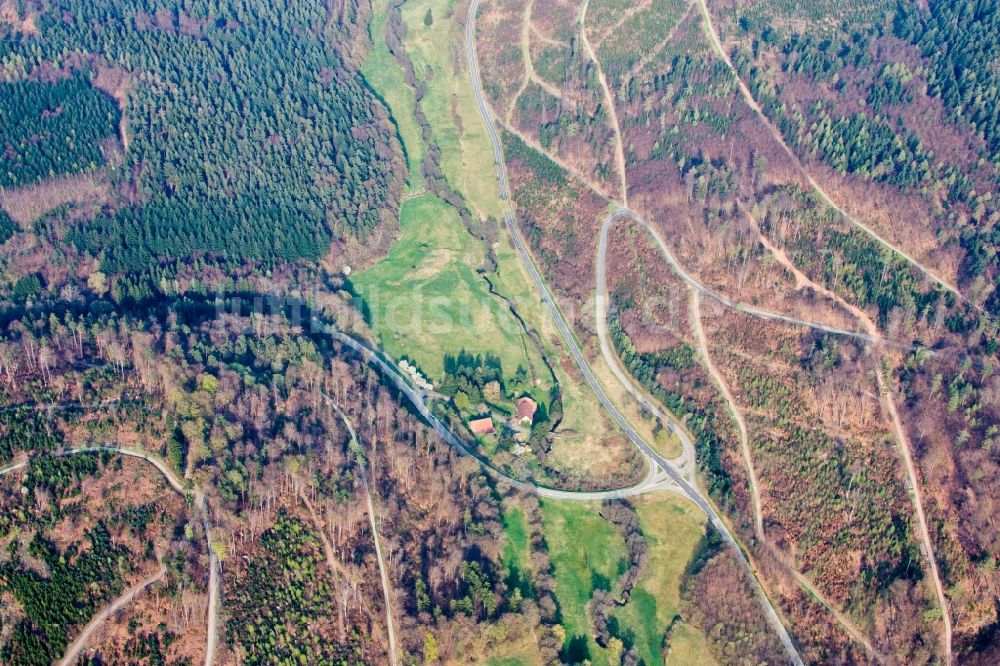 Luftaufnahme Schöllbronn - Wald und Berglandschaft Moosalbthal in Schöllbronn im Bundesland Baden-Württemberg