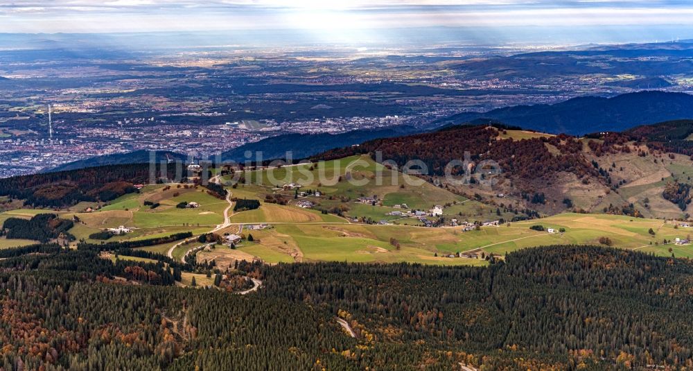 Luftaufnahme Obermünstertal - Wald und Berglandschaft Schauinsland in Obermünstertal im Bundesland Baden-Württemberg
