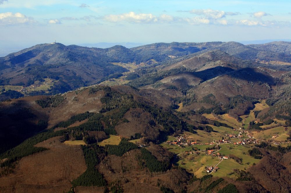 Steinen von oben - Wald und Berglandschaft Südschwarzwald in Steinen im Bundesland Baden-Württemberg, Deutschland