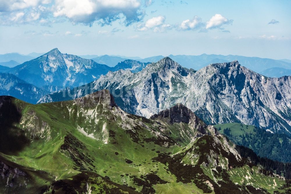 Vordernberg von oben - Wald und Berglandschaft in Vordernberg in Steiermark, Österreich