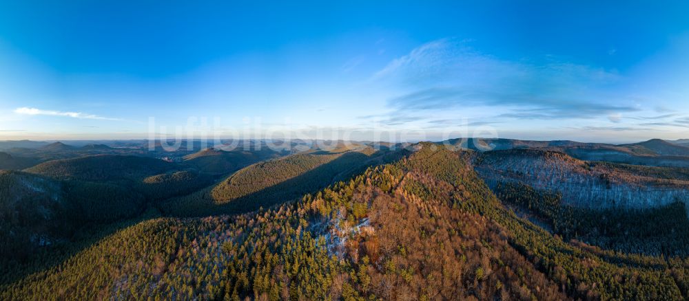 Luftbild Bobenthal - Wald und Berglandschaft des Wasgaus in Bobenthal im Bundesland Rheinland-Pfalz, Deutschland, Rundblick vom Hirzeck Ausblickpunkt