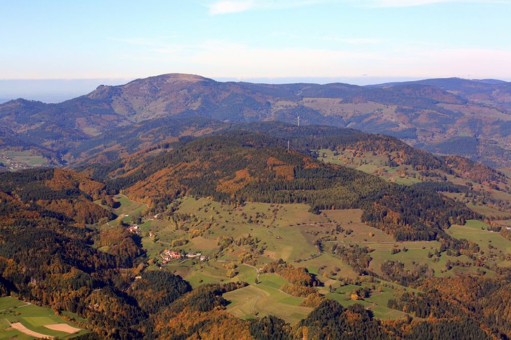 Luftbild Zell im Wiesental - Wald und Berglandschaft des Zeller Blauen in Zell im Wiesental im Bundesland Baden-Württemberg, Deutschland