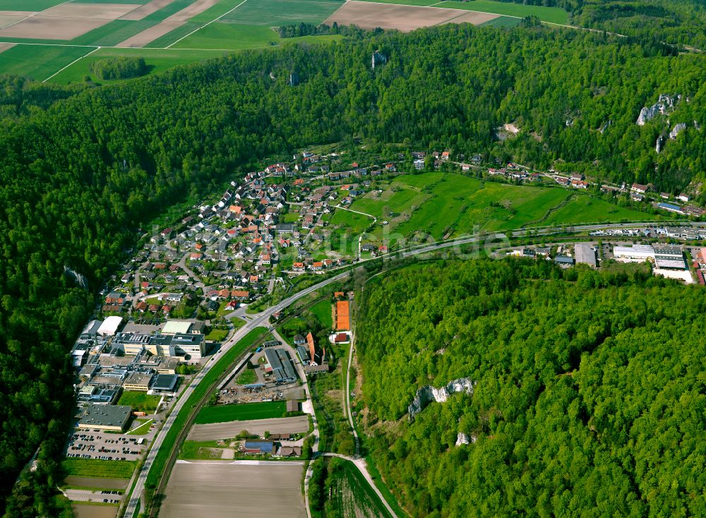 Weiler aus der Vogelperspektive: Wald- Industrie- und Gewerbegebiet in Weiler im Bundesland Baden-Württemberg, Deutschland