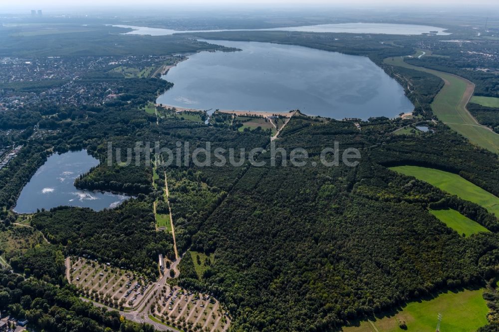 Luftaufnahme Markkleeberg - Waldgebiete am Ufer des See Waldsee Lauer in Markkleeberg im Bundesland Sachsen, Deutschland