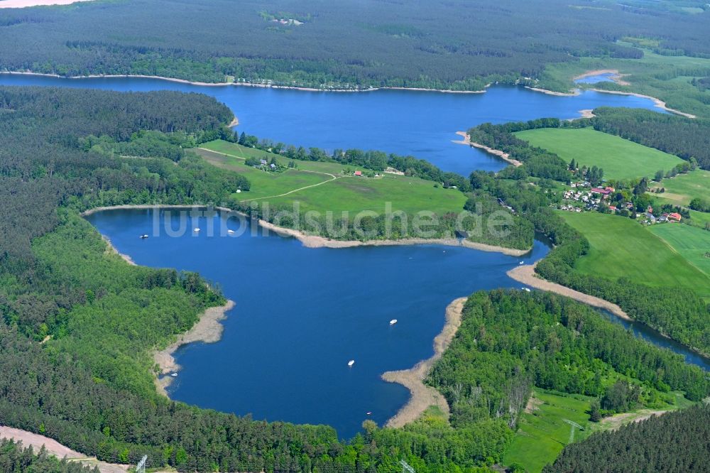 Luftaufnahme Kleinmenow - Waldgebiete am Ufer des Sees Menowsee in Kleinmenow im Bundesland Brandenburg, Deutschland