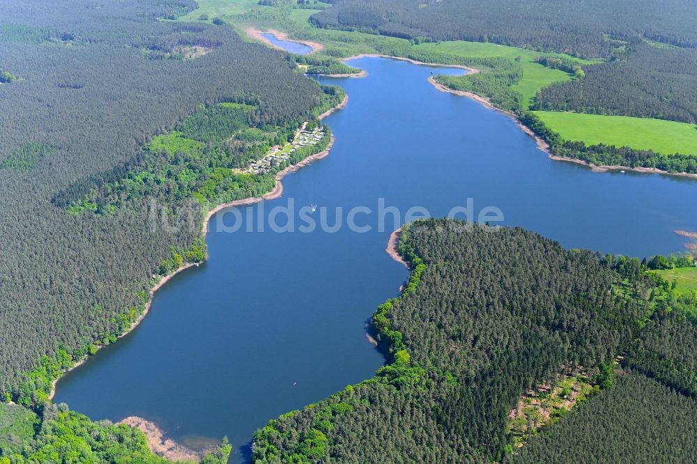 Luftbild Kleinmenow - Waldgebiete am Ufer des Sees Ziernsee in Kleinmenow im Bundesland Brandenburg, Deutschland