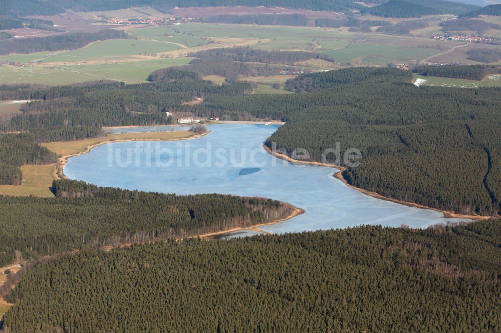 Luftaufnahme Ilmenau - Waldlandschaft an der Talsperre - Stausee Heyda bei in Ilmenau im Bundesland Thüringen