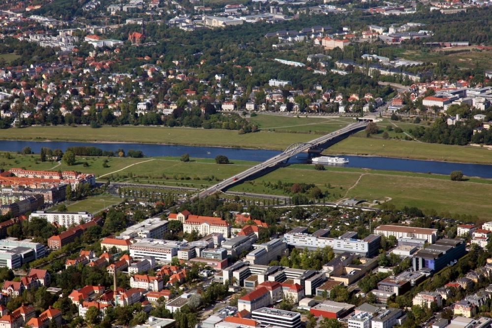 Luftbild Dresden - Waldschlösschenbrücke am Elbeufer in Dresden im Bundesland Sachsen