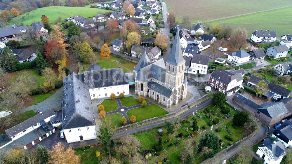 Luftbild Hennef (Sieg) - Wallfahrtskirche Zur schmerzhaften Mutter Gottes in Bödingen im Bundesland Nordrhein-Westfalen, Deutschland