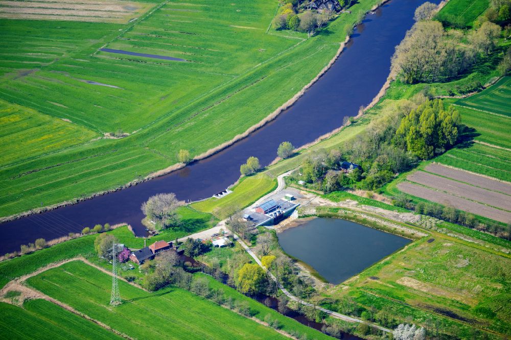 Luftbild Himmelpforten - Wasser- Pumpwerk - Schöpfwerk Burgbeckkanal Schöpfwerk in Himmelpforten im Bundesland Niedersachsen, Deutschland