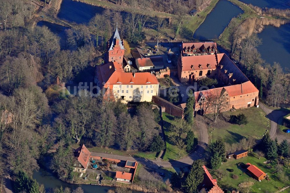 Luftbild Plattenburg - Wasserburganlage an den Fischteichen der Plattenburg im Bundesland Brandenburg