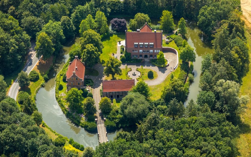 Luftbild Rinkerode - Wassergraben mit Wasserschloß Schloss Haus Bisping in Rinkerode im Bundesland Nordrhein-Westfalen, Deutschland