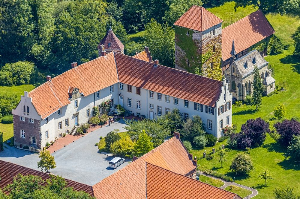 Luftaufnahme Billerbeck - Wassergraben mit Wasserschloß Schloss Haus Hameren in Billerbeck im Bundesland Nordrhein-Westfalen, Deutschland