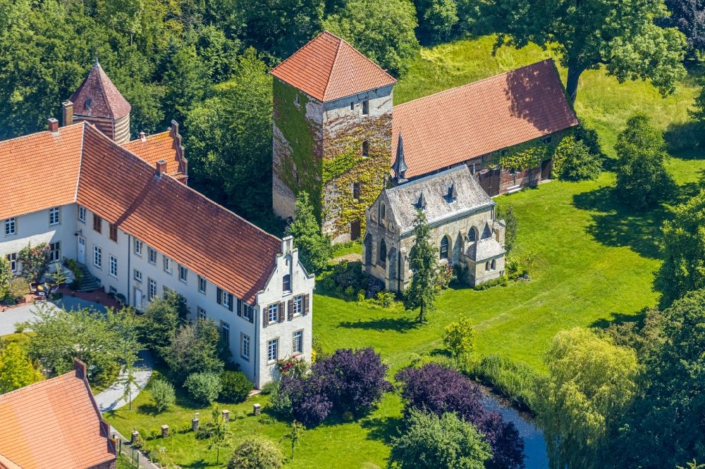 Luftbild Billerbeck - Wassergraben mit Wasserschloß Schloss Haus Hameren in Billerbeck im Bundesland Nordrhein-Westfalen, Deutschland