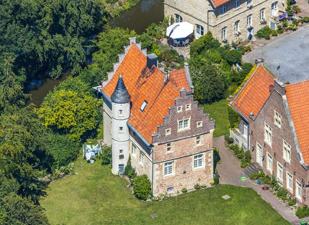 Luftbild Billerbeck - Wassergraben mit Wasserschloß Schloss Haus Runde im Ortsteil Aulendorf in Billerbeck im Bundesland Nordrhein-Westfalen, Deutschland