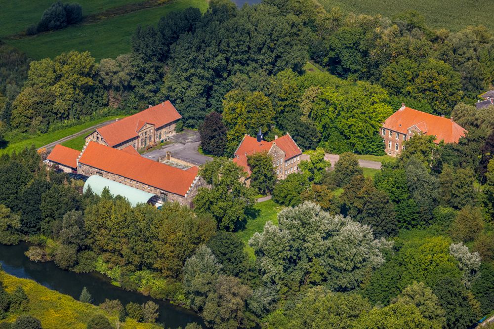 Luftbild Hamm - Wassergraben mit Wasserschloß Schloss Haus Uentrop in Hamm im Bundesland Nordrhein-Westfalen, Deutschland