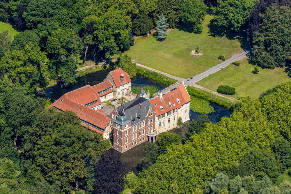 Luftbild Senden - Wassergraben mit Wasserschloß Schloss im Ortsteil Holtrup in Senden im Bundesland Nordrhein-Westfalen, Deutschland