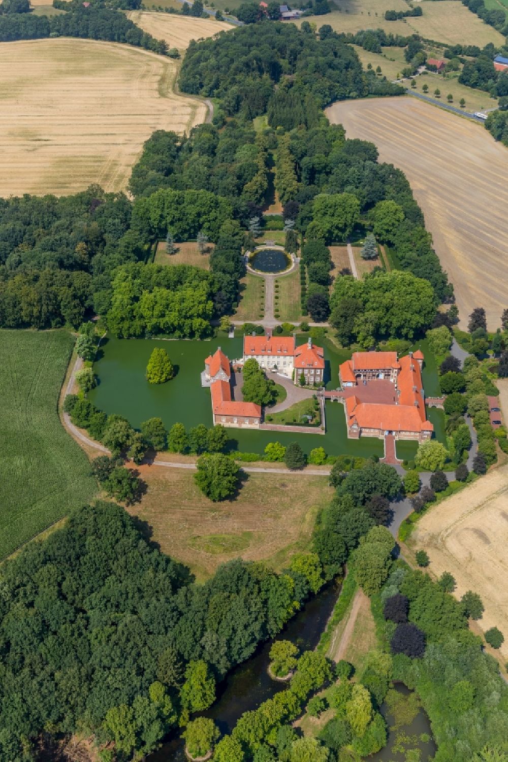 Luftbild Rinkerode - Wassergraben mit Wasserschloß Schloss Rittergut Haus Borg in Rinkerode im Bundesland Nordrhein-Westfalen, Deutschland