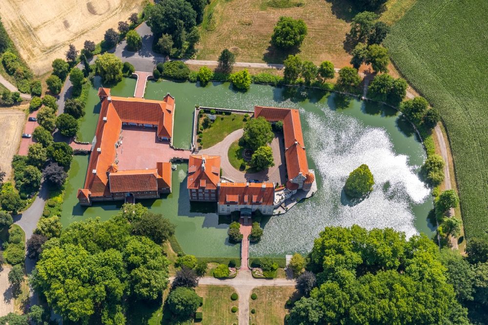Luftbild Rinkerode - Wassergraben mit Wasserschloß Schloss Rittergut Haus Borg in Rinkerode im Bundesland Nordrhein-Westfalen, Deutschland