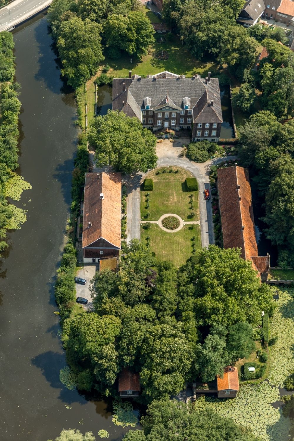 Luftaufnahme Drensteinfurt - Wassergraben mit Wasserschloß Schloss Schloss Haus Steinfurt in Drensteinfurt im Bundesland Nordrhein-Westfalen, Deutschland